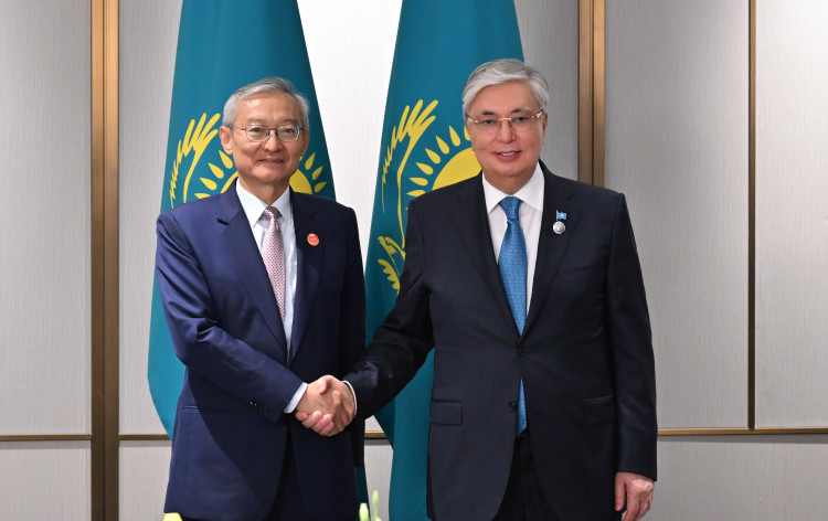 Глава государства провел встречу с Генеральным секретарем ШОС Чжан Мином